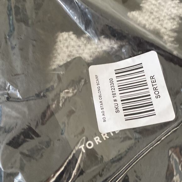 Torrid Black ALLOVER STAR OBLONG SCARF - Picture 10 of 10